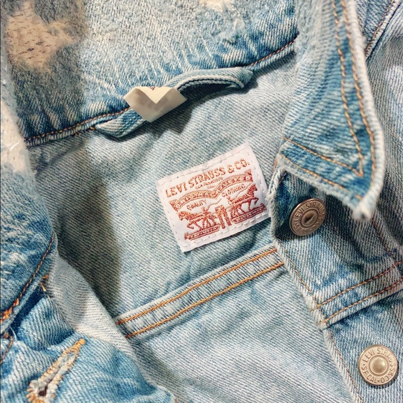 Levi’s sleeveless denim distressed jacket - Picture 2 of 6